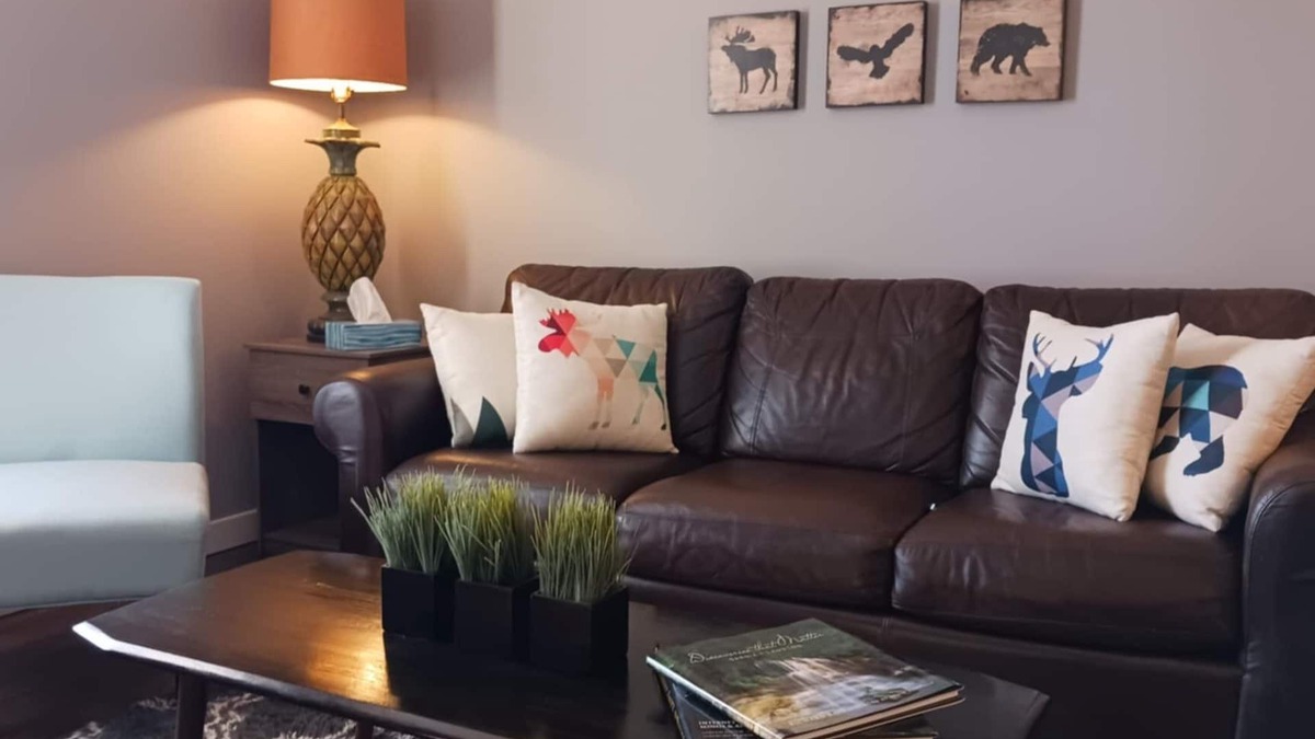 Sarnia Apartment | Sunny Centrally Located Apartment