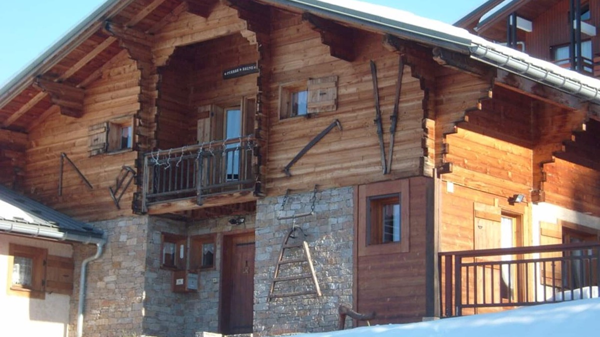 Cohennoz Ski Chalet | Sunny Chalet for 8, near slopes, WiFi, garage, pet-friendly, equipped kitchen, 4 bedrooms