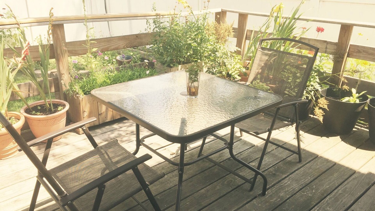 Briarwood Apartment | Sunny, Contemporary 1 Bedroom Apartment With Large Patio