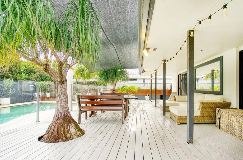 Broadbeach Waters Villa | Sunny Days Poolside at an Entertainer's Oasis