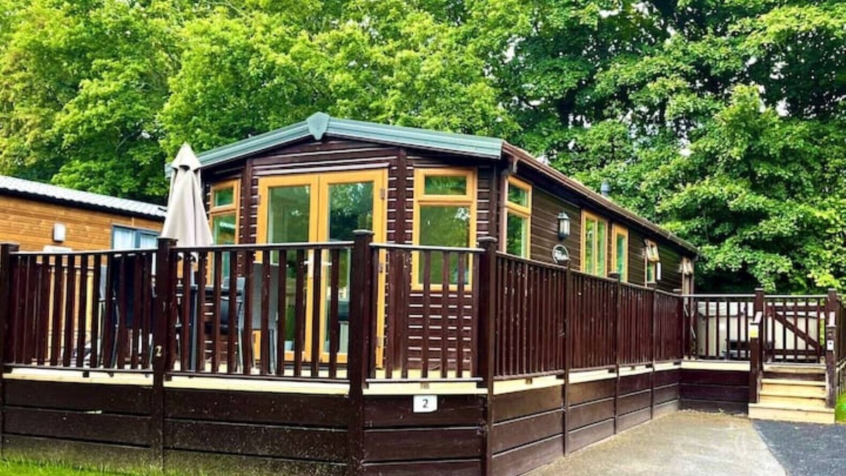 Liverton Cabin | Sunny Deer's Retreat lodge Devon - Finlake Resort