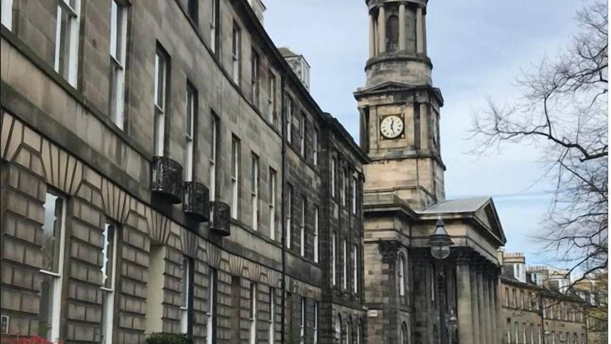 Bonnington Apartment | Sunny, Edinburgh City Centre Apartment
