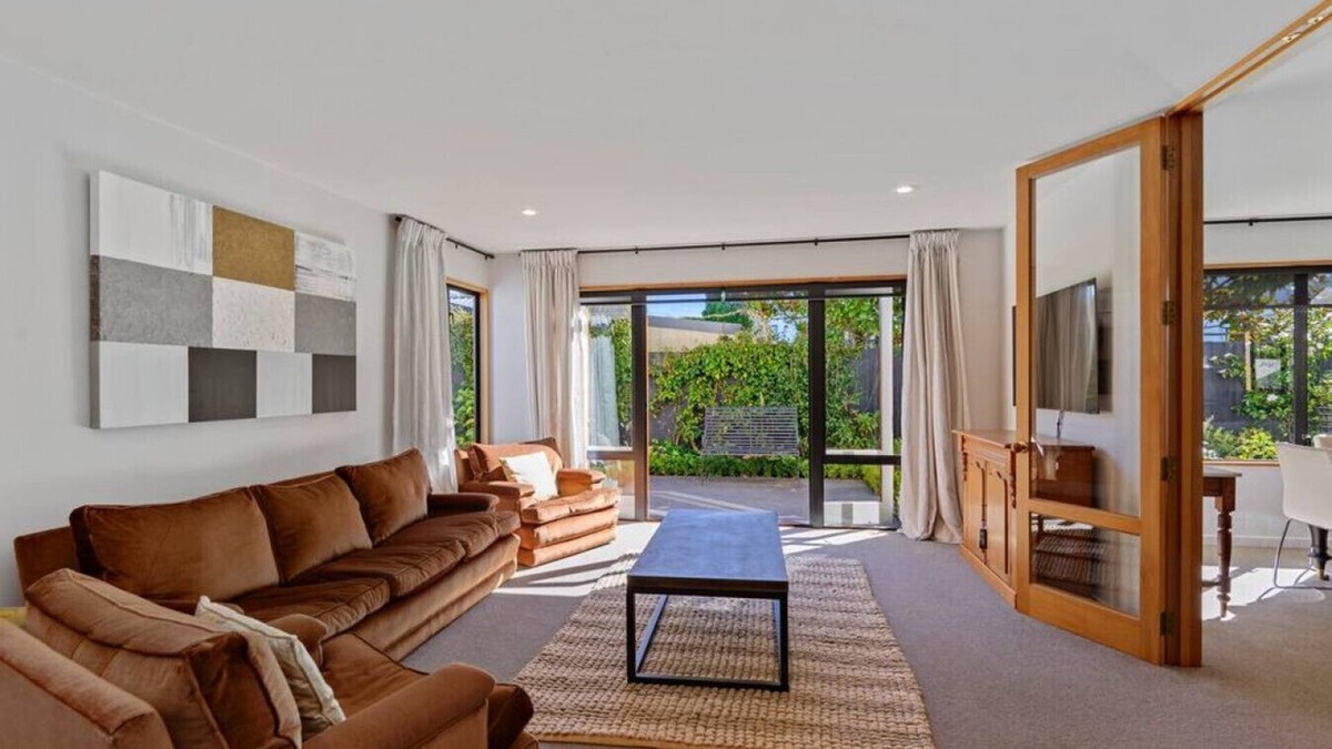 Merivale House | Sunny Family Home on Garden