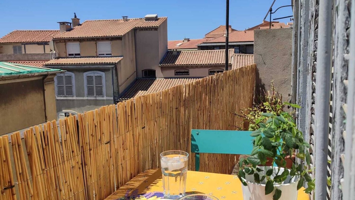 1st Arrondissement Apartment | Sunny, fully-equipped apartment with balcony in central Marseille.