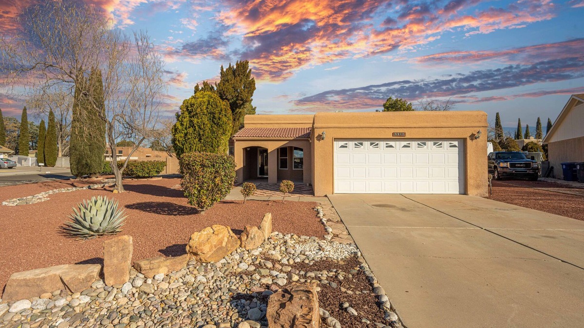 Taylor Ranch House | Sunny, functional, Central NW -Super Clean