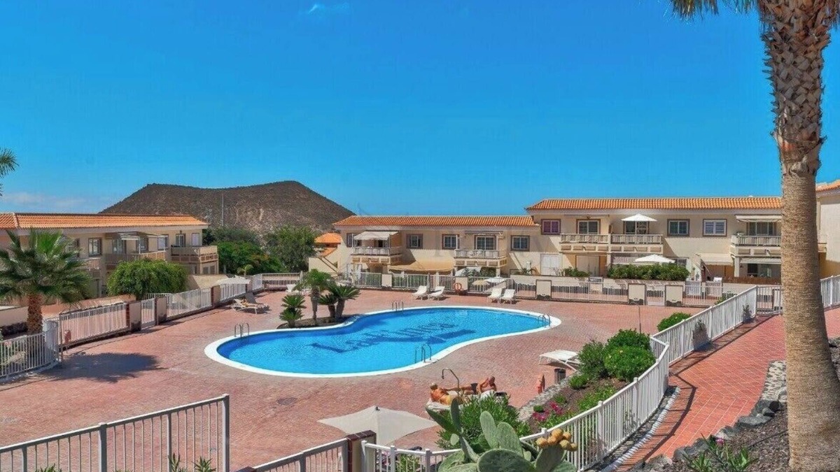 Chayofa House | Sunny Garden 1 BR Apartment Arona