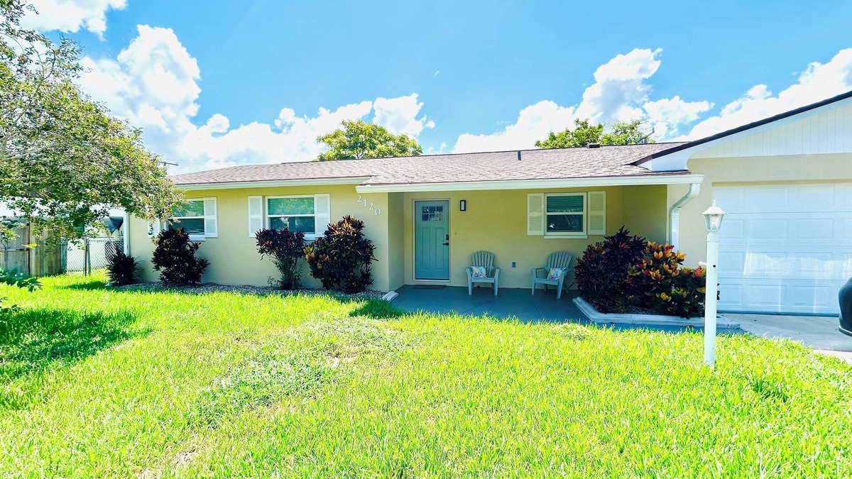 South Daytona House | Sunny Getaway in South Daytona- minutes to beaches, speedway and attractions