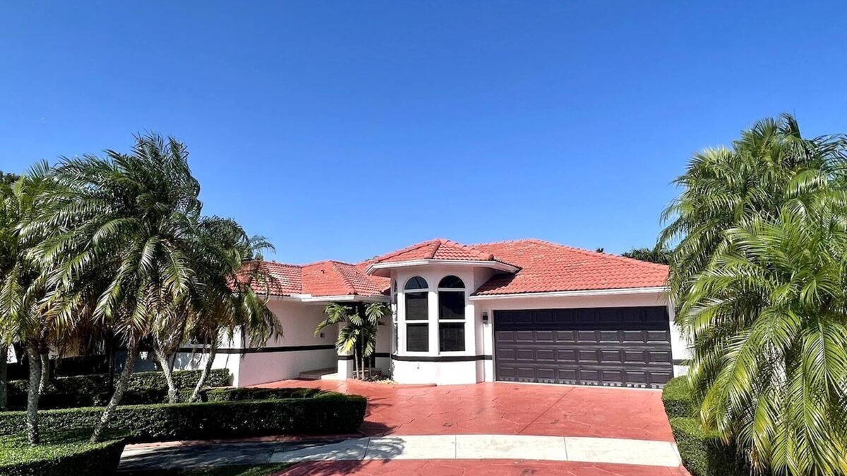 Tamiami House | Sunny Getaway: Relaxing Miami Home