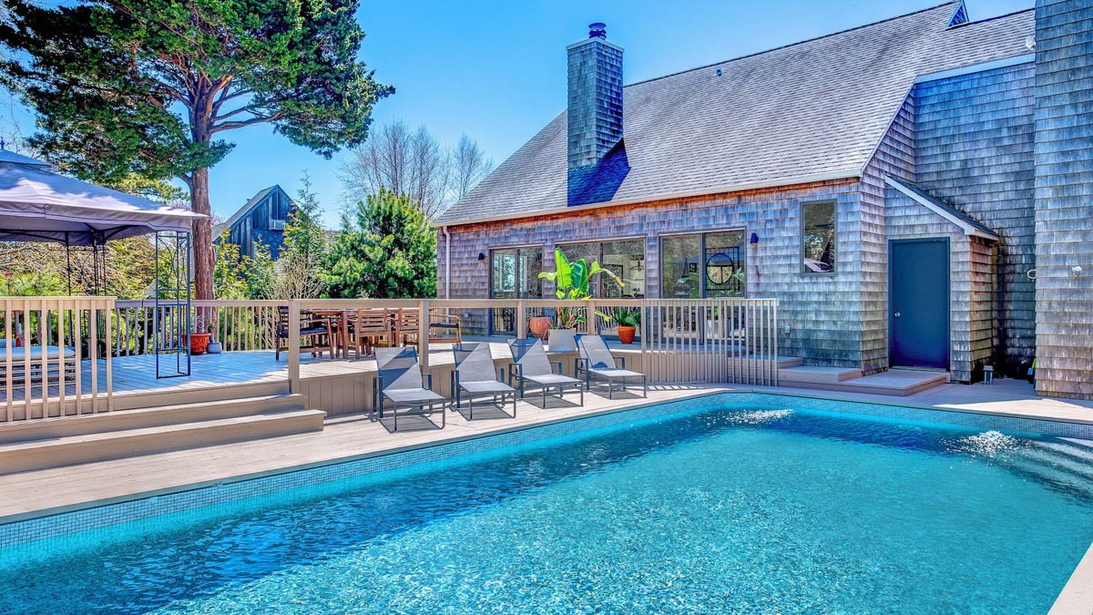 Remsenburg House | Sunny Hamptons Getaway With Pool