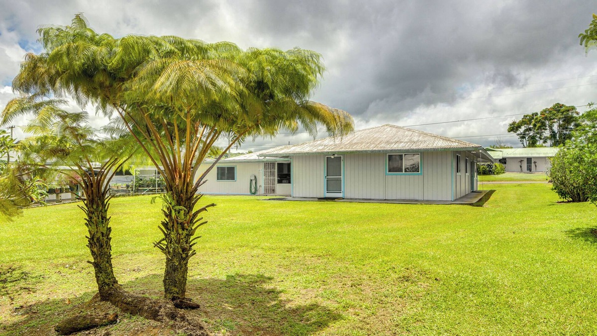 Hilo House | Sunny Hilo Home w/Game Room: Walk to Golf Course!