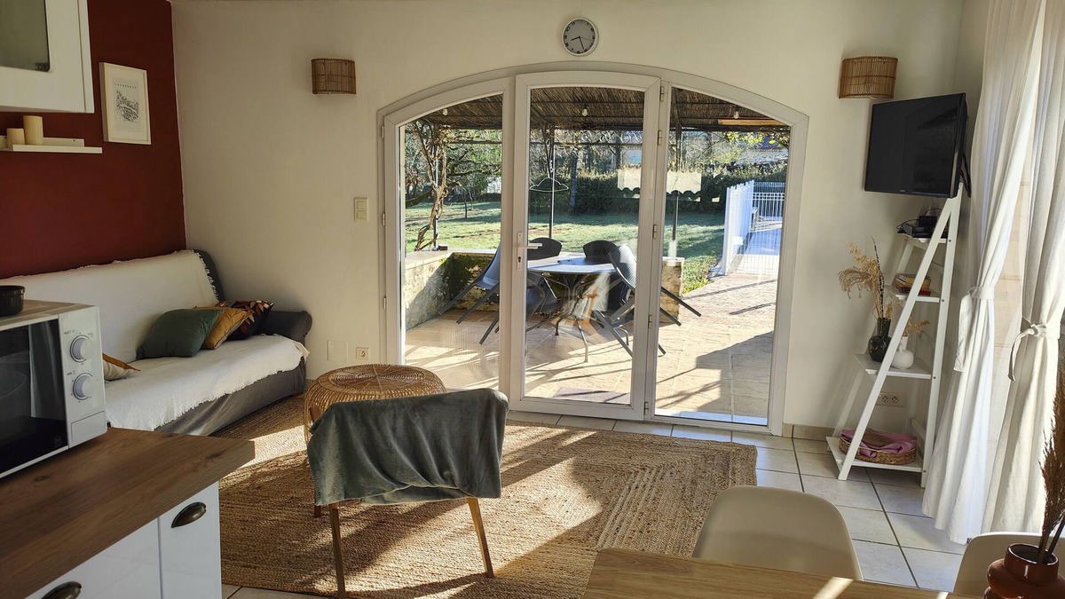 Lalbenque House | Sunny holiday in the quiet countryside with pool.
