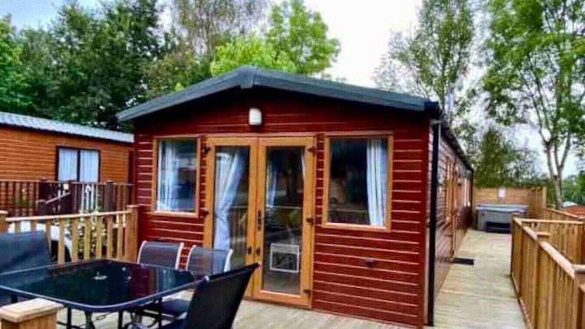 Liverton Cabin | Sunny holiday lodge in Devon - Finlake Resort & Spa