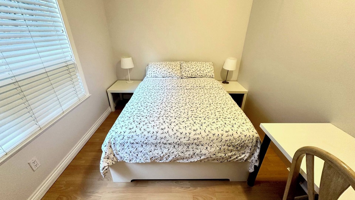 Surrey Apartment | Sunny Home in White Rock Resort
