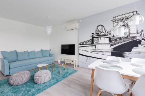 Ujlipotvaros Apartment | Sunny Hotel Home with An Unbeatable Balcony View