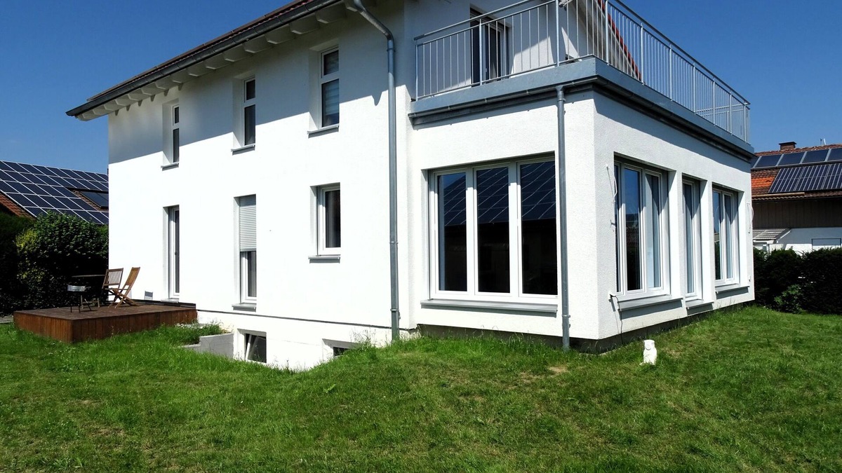 Postmuenster House | Sunny house with 2 residential units, large garden and sun terrace