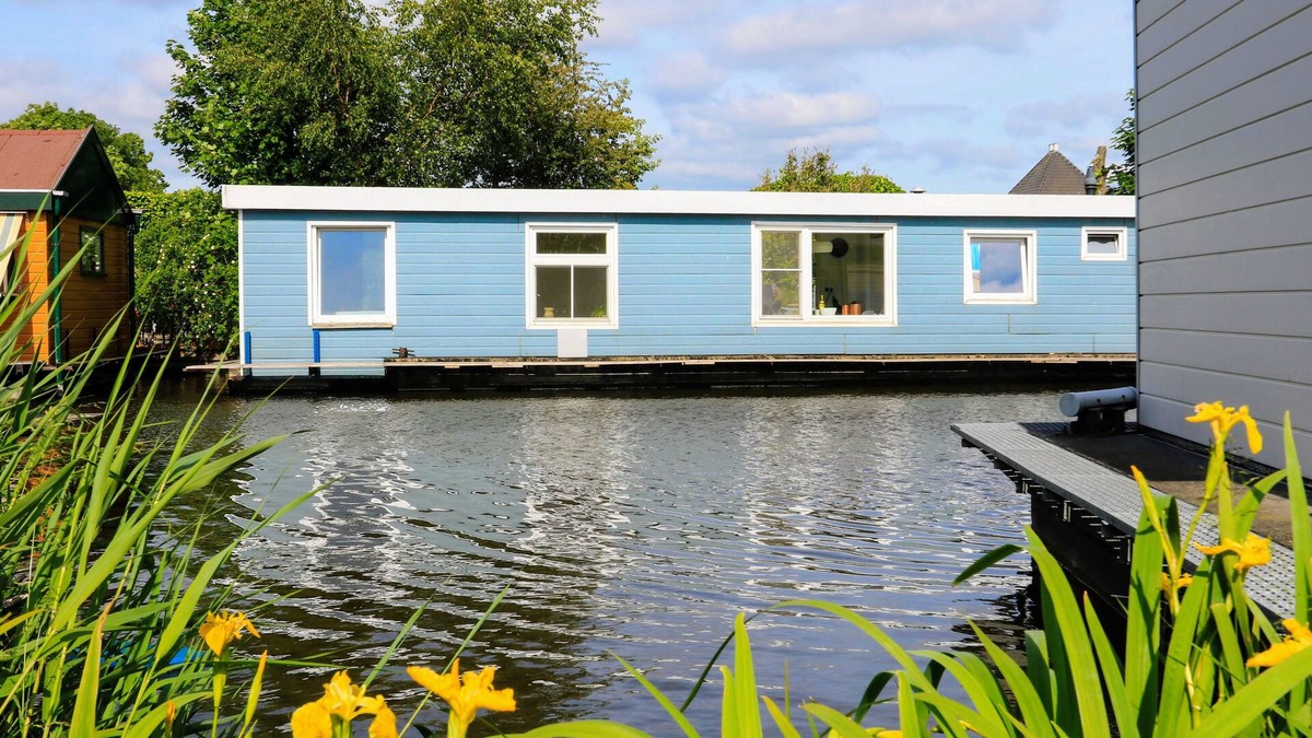 Het Kalf Boat Rental | Sunny houseboat near Amsterdam & windmills!
