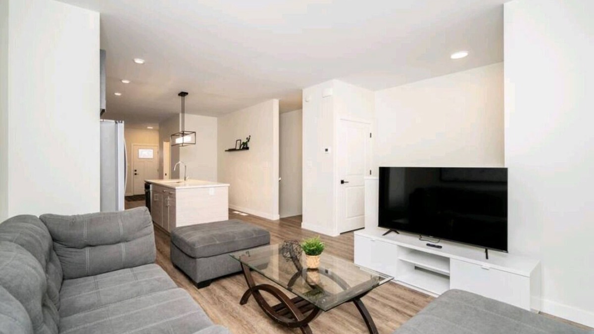 St. James House | Sunny in St. James!