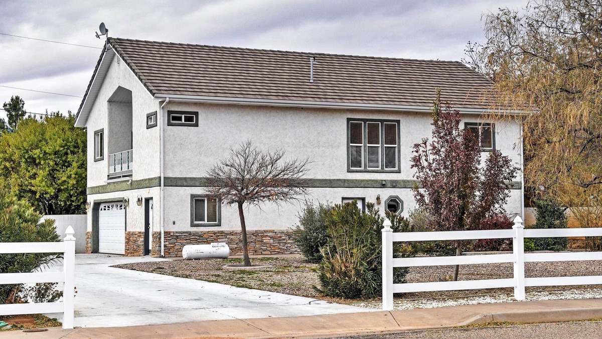 La Verkin Apartment | Sunny La Verkin Studio - 20 Mi to Zion Nat'l Park!
