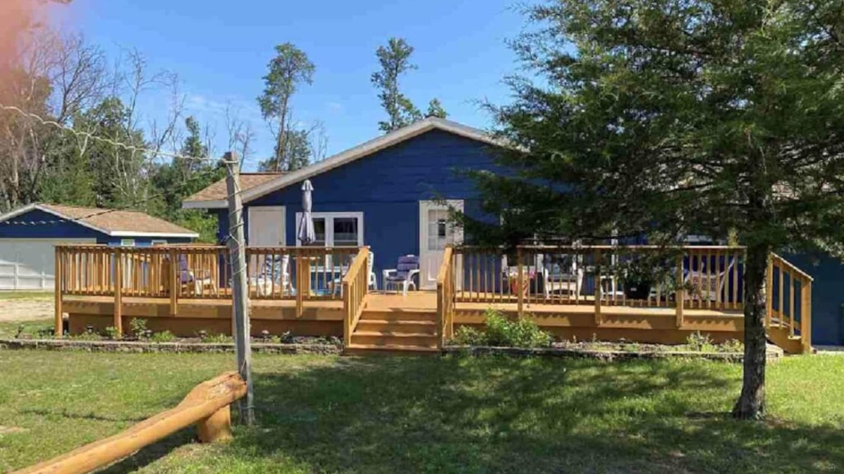 New Lisbon Cottage | Sunny Lane Cottage - Walk to Castle Rock Lake!