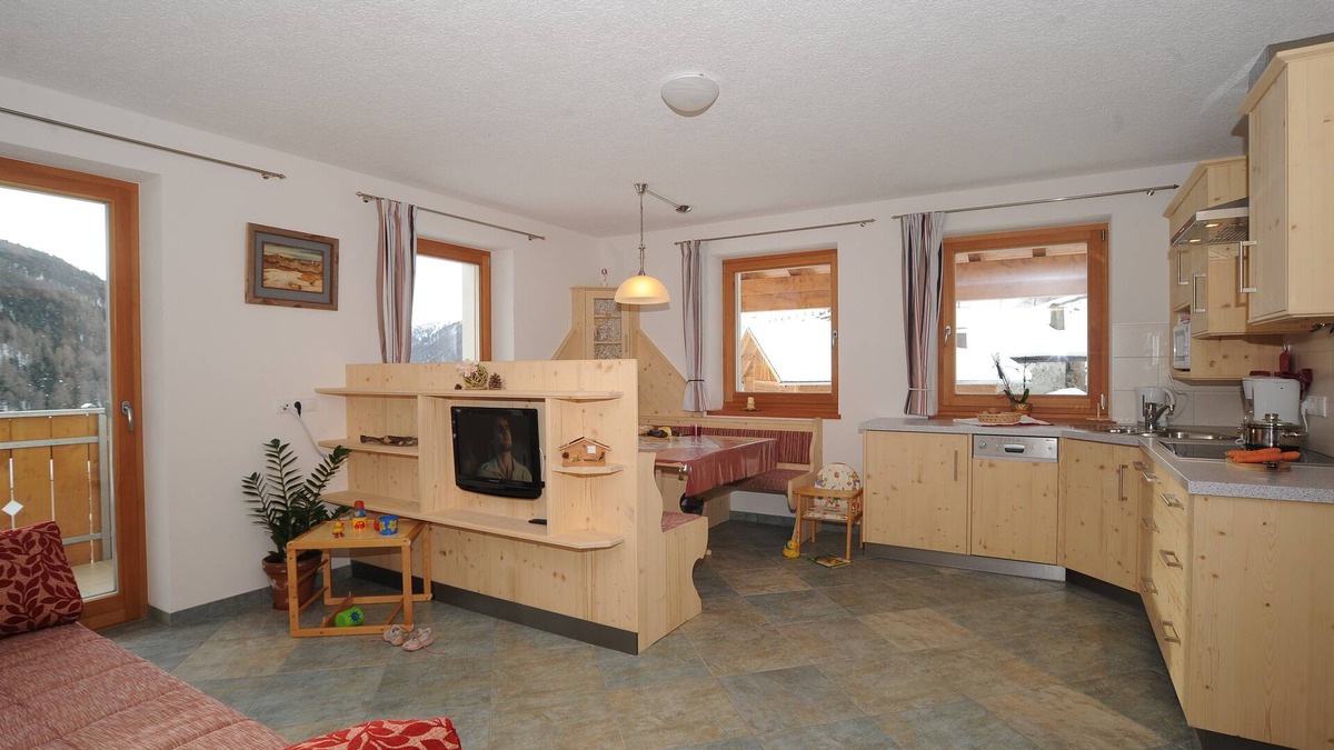 Melago Apartment | Sunny location at 1900 m, glacier view, high-altitude trail, hiking paradise