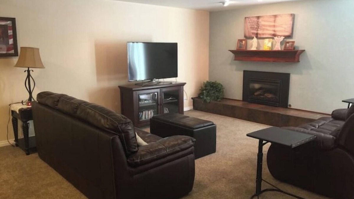Tree Streets Apartment | Sunny lower level house with epic MTN views