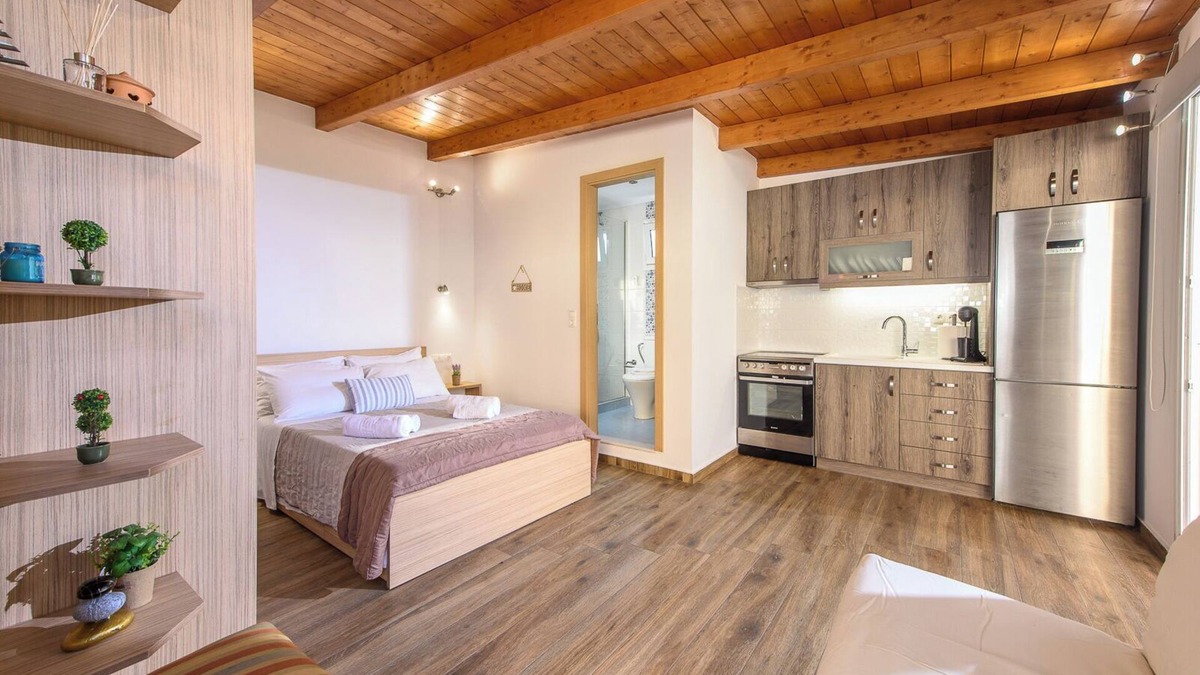Agios Dimitrios Apartment | Sunny Luxury Apartment 02
