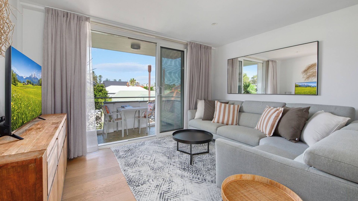 Manly Apartment | Sunny Manly Apartment | 5 Min Walk to Beach | " On The Flat" by Park/Shops/Cafes