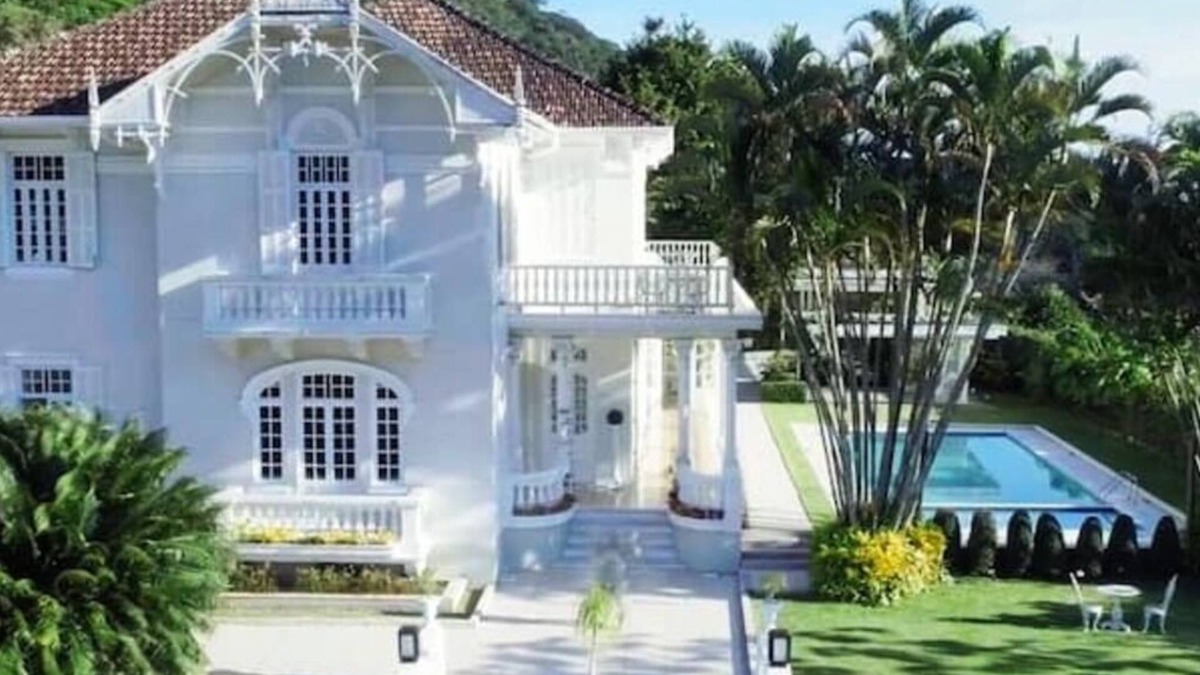 Alto da Boa Vista House | Sunny Mansion with Pool