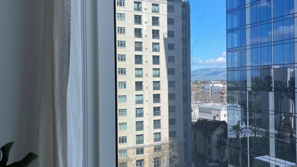 Downtown San Jose Condo | Sunny, Modern, Cozy 1-Bedroom + Den Condo – Fully Equipped!