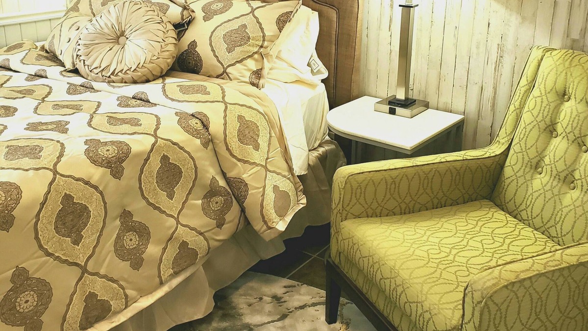 Pikeville Bed & Breakfast | Sunny Morn Room in Cascade Inn at Fall Creek Falls