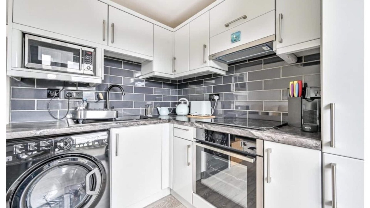 Downderry Apartment | Sunny Nook Beach Life - Stylish Micro Apartment