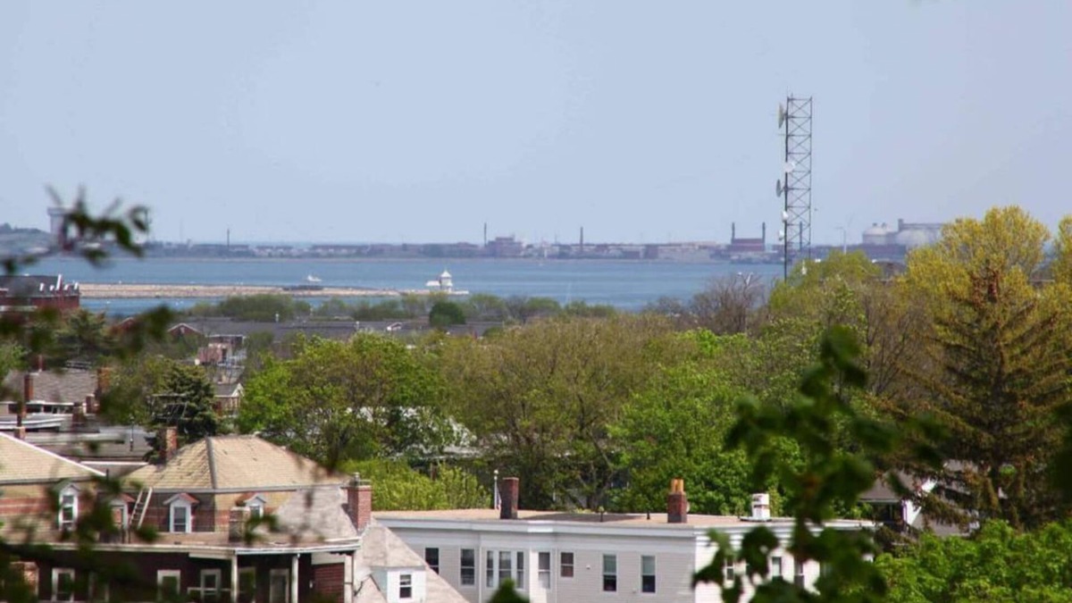 Dorchester Apartment | Sunny Ocean-View Suite near subway w/kitchen & private bath