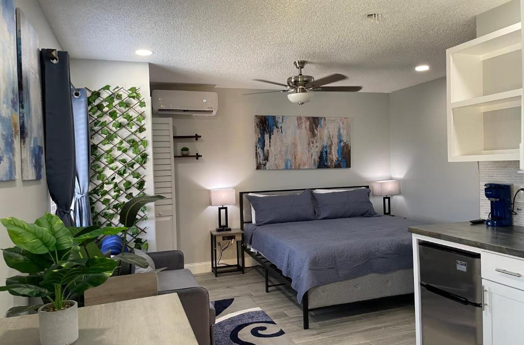 South Palm Park Neighborhood Association Hotel | Sunny Palms Inn