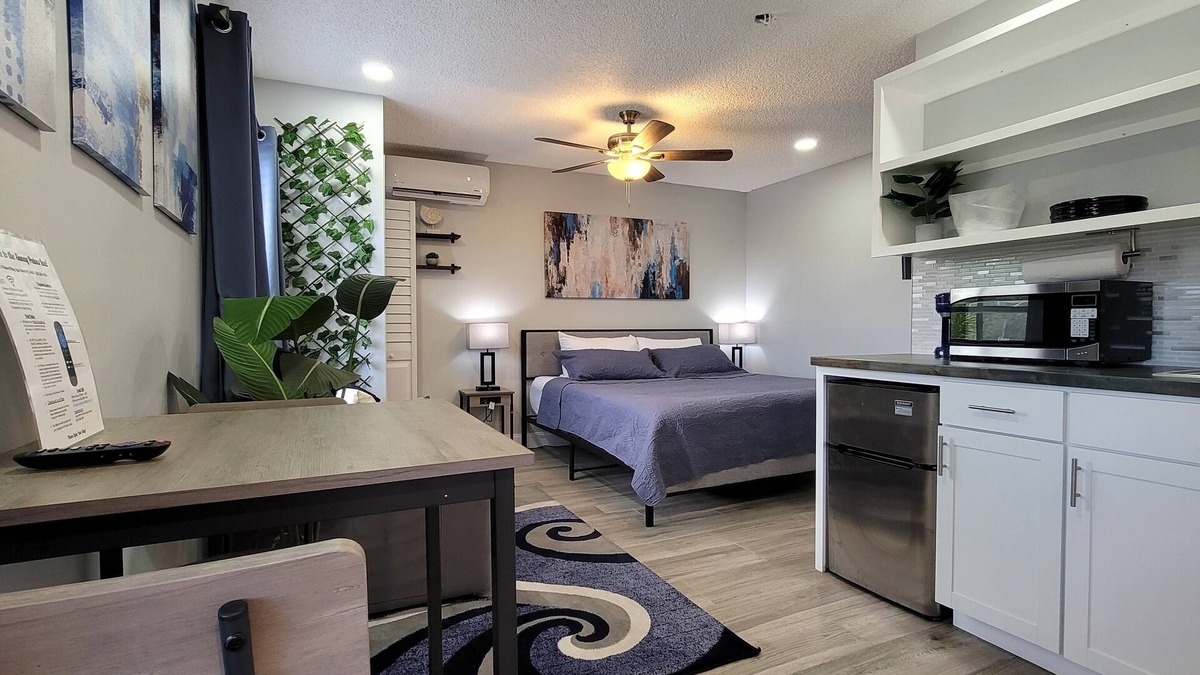 South Palm Park Neighborhood Association Hotel | Sunny Palms Inn