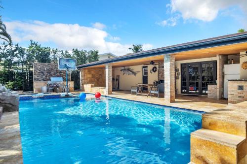Sunrise House | Sunny Paradise w Saltwater Pool Hot Tub Grill Sunrise