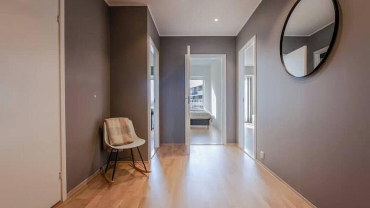 Ytrebygda Apartment | Sunny penthouse - central and close to the airport