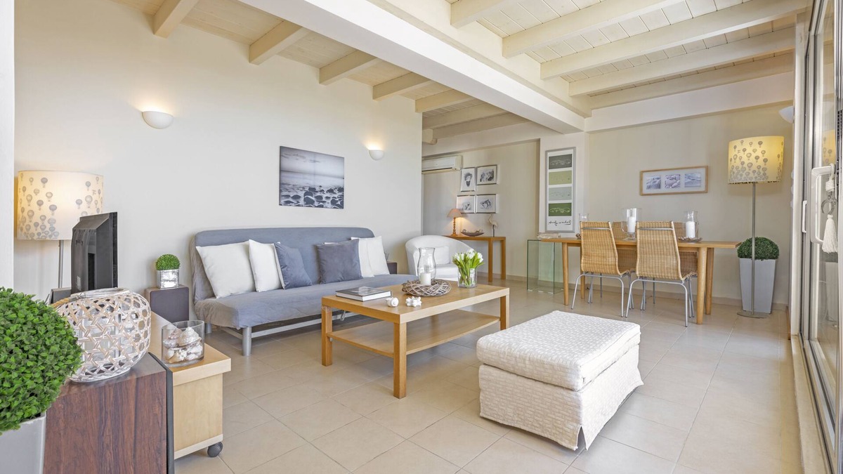Petaloudes Apartment | Sunny Penthouse & Modern Amenities ★ Sea View ★