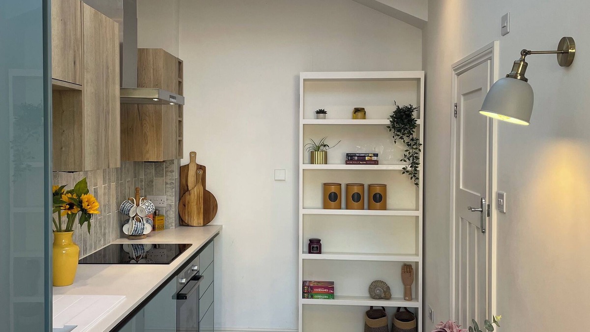 Hanham Apartment | Sunny pet friendly studio with great transport links to Bristol and Bath.