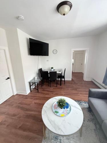 Fall River House | Sunny quiet private room