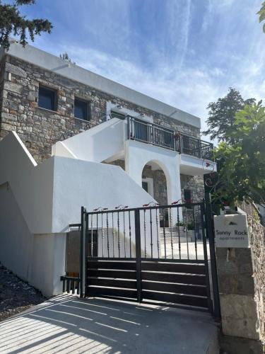 Zia House | Sunny Rock Apartments