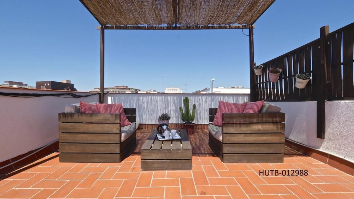 El Parc i la Llacuna del Poblenou Apartment | Sunny Rooftop Apartment