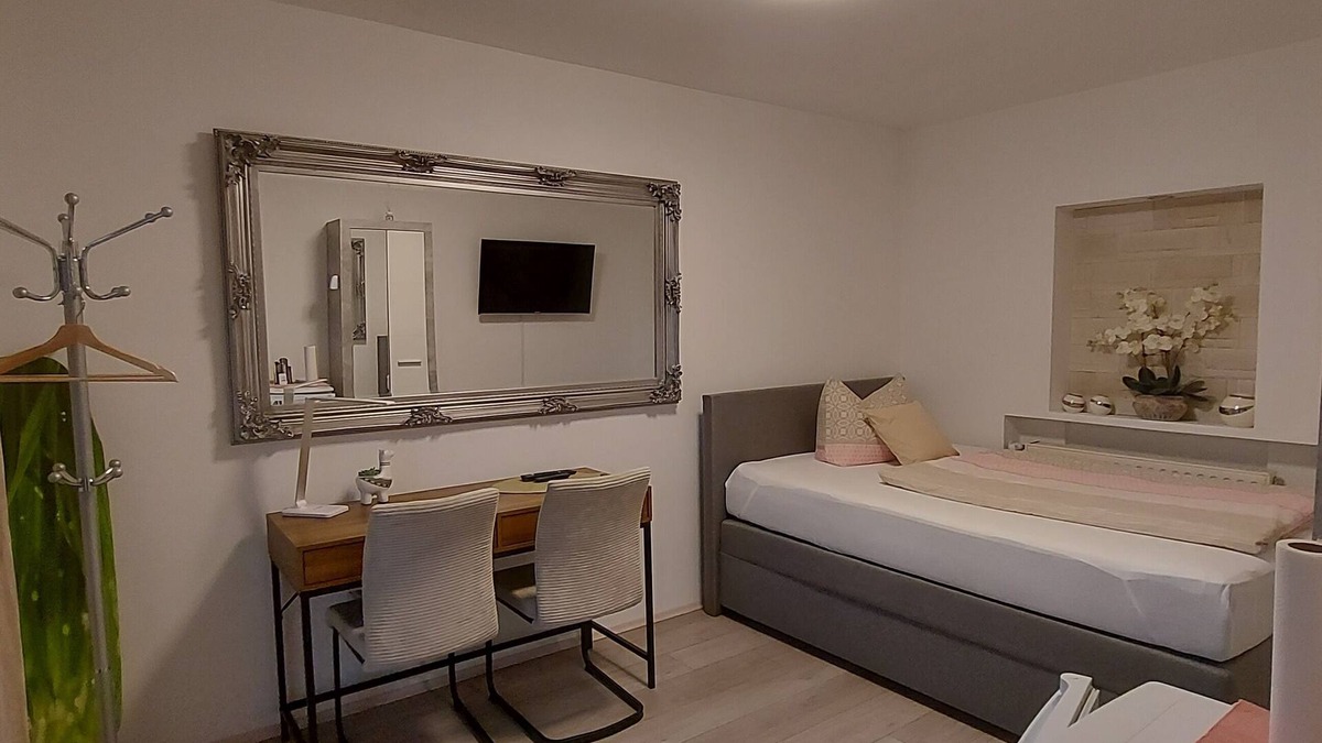 Duerrwangen Apartment | Sunny room 2 with own living room, bathroom, terrace