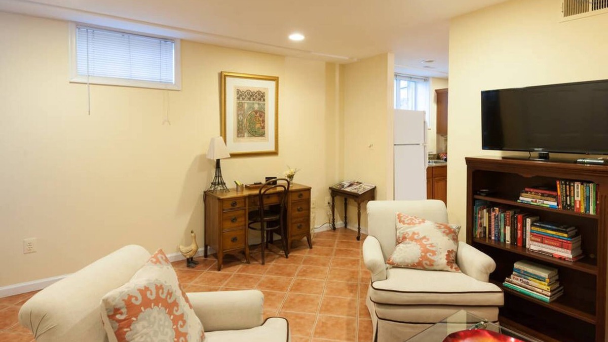 Stanton Park Apartment | Sunny, Roomy Apt/Free Parking/Sleeps 5!