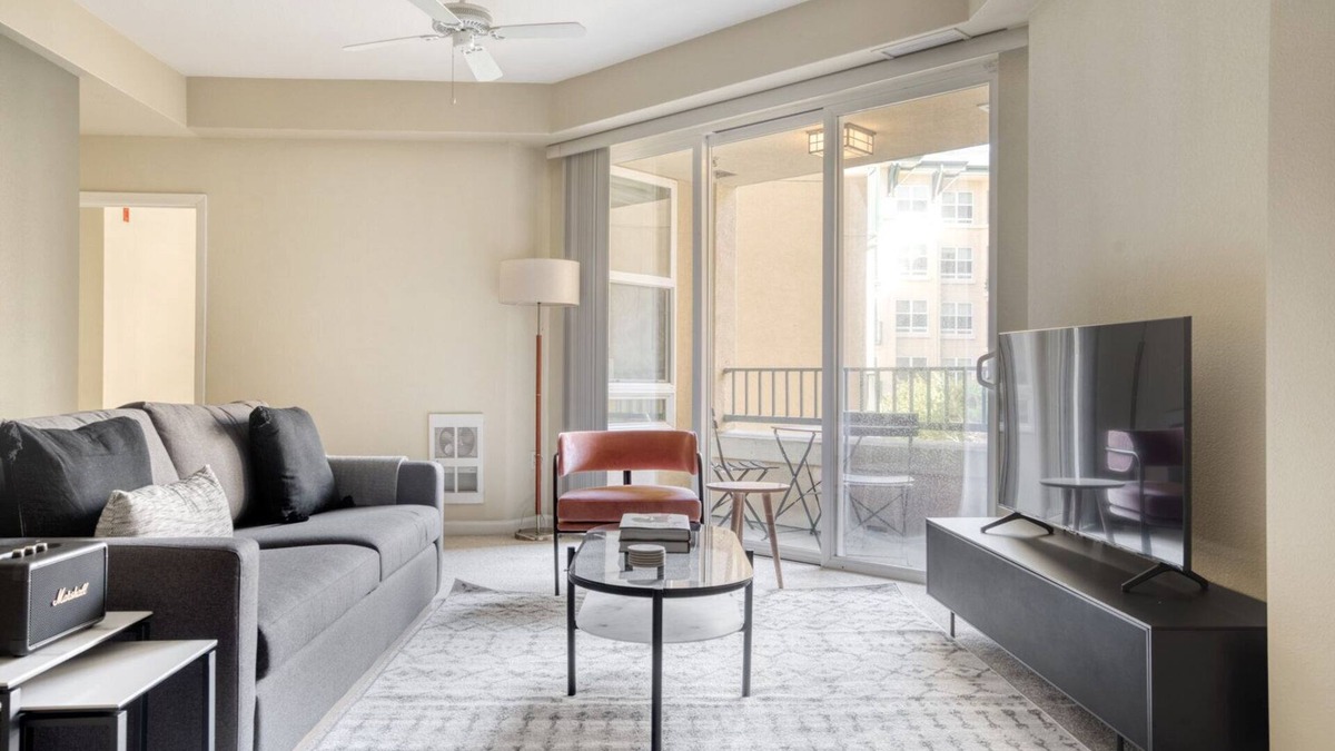 San Bruno Apartment | Sunny San Bruno 2BR w/Pool, W/D, Gym, walk to YouTube, by Blueground