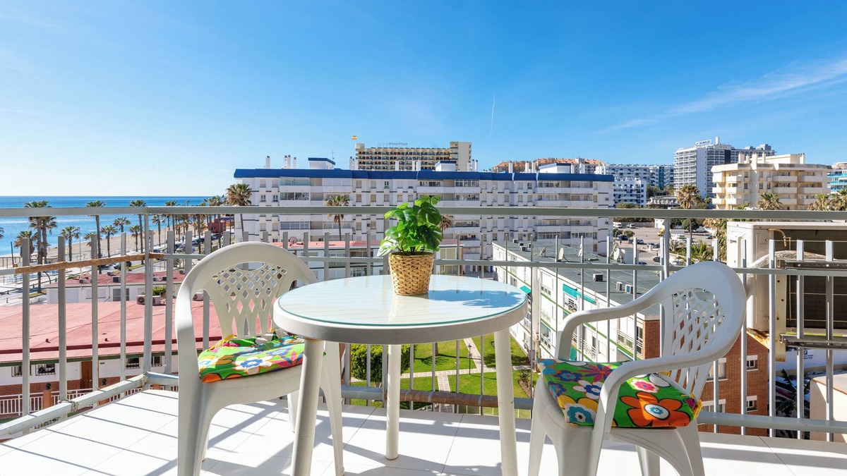 Benalmadena Costa Apartment | Sunny Seaside Studio with Balcony, A/C & Sea View