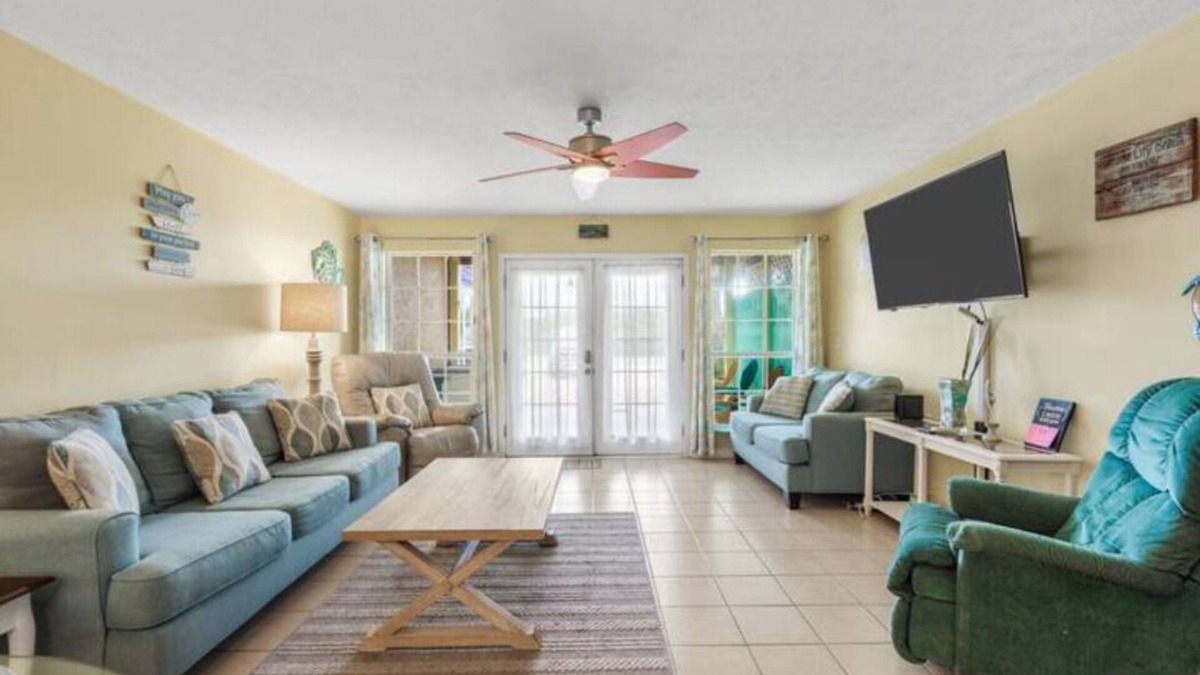 Riviera Beach Condo | Sunny Seaside Townhouse - Your Perfect Summer Escape