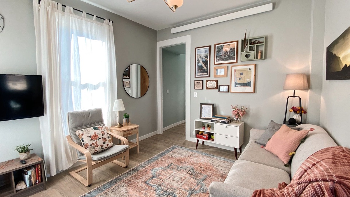 The Dalles Apartment | Sunny+Serene Dwntwn Apt w/Gorgeous River Views!