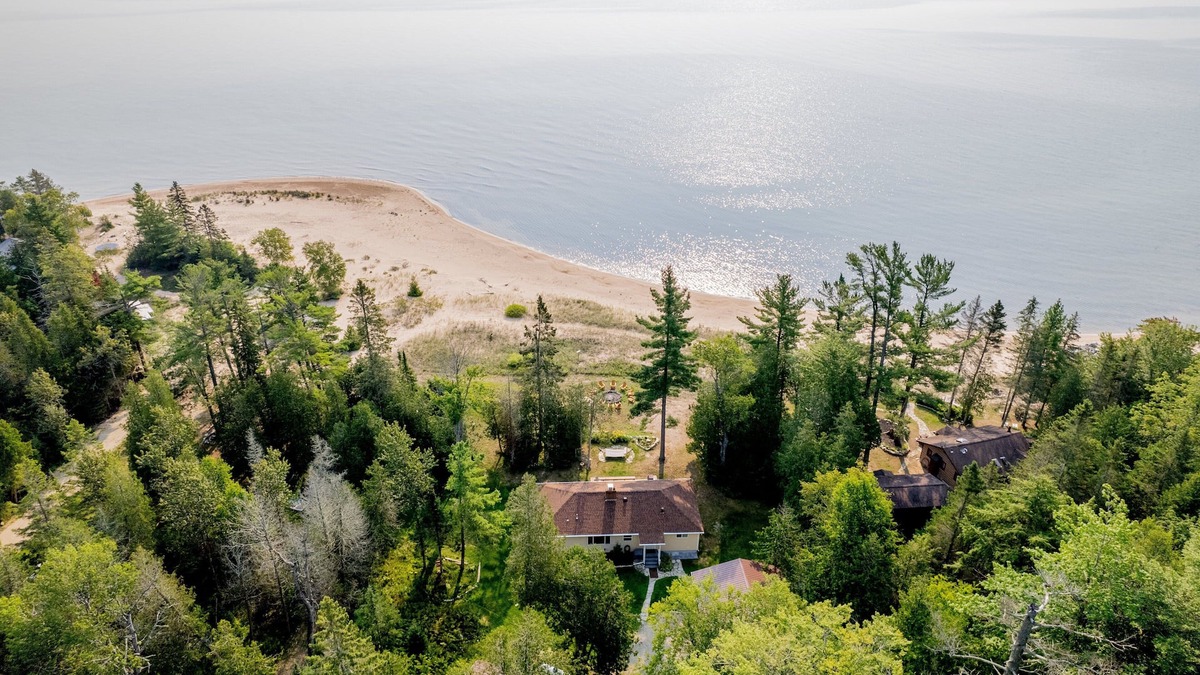 Manistique House | Sunny Side U.P.: Your Ultimate Summer Escape on Lake Michigan