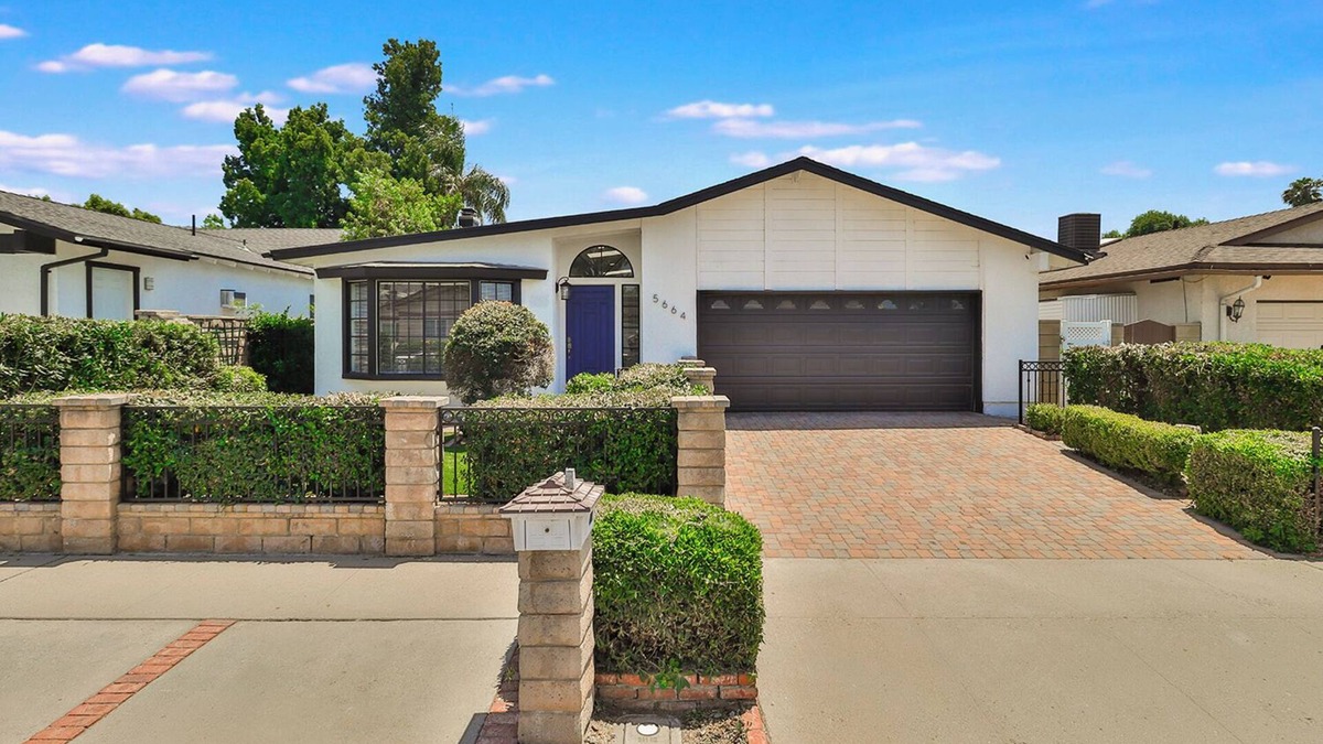 Santa Susana House | Sunny Simi Valley Long Term Stays Dedicated Workplace Jacuzzi Temporary Home