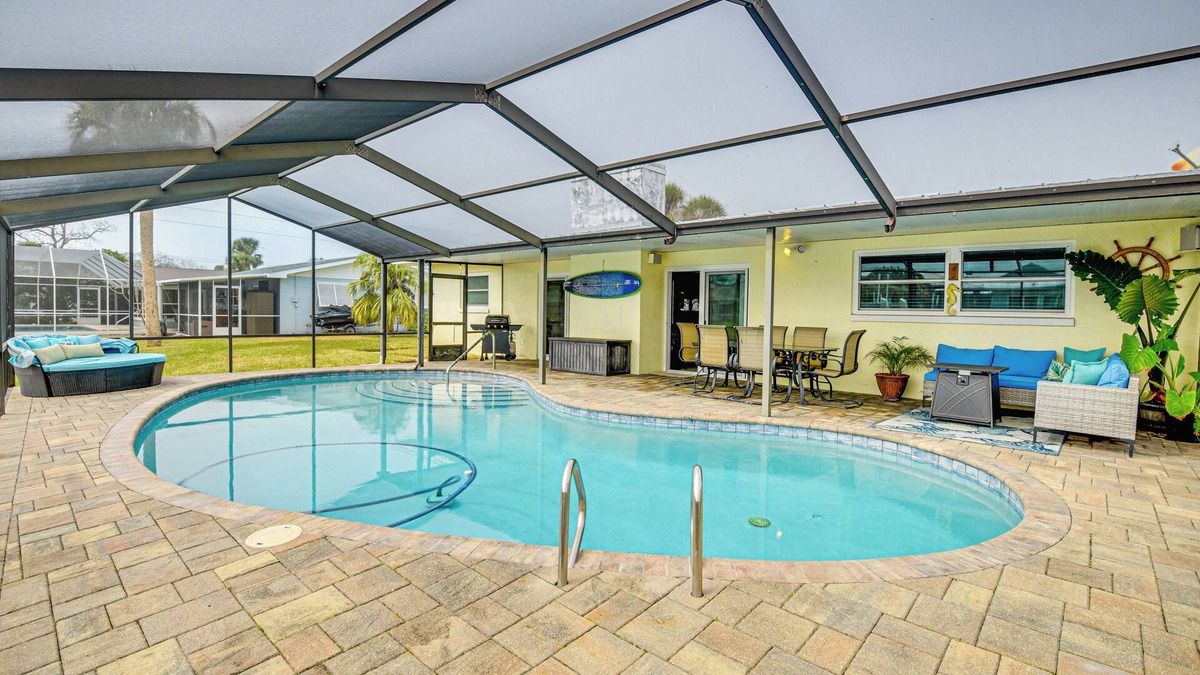 Palm Harbor Estates House | Sunny South Daytona Home w/Pool & Grill!